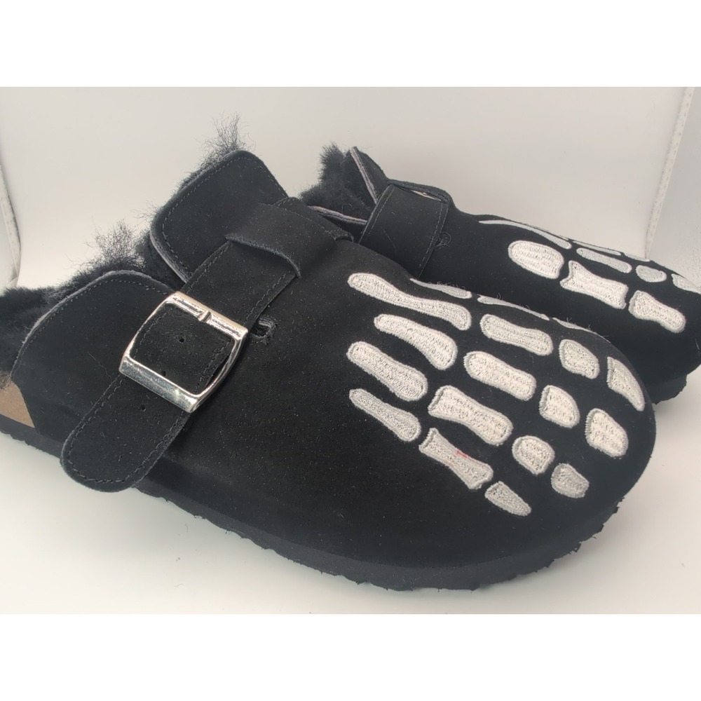 Black Skeleton Embroidered Clogs Fuzzy Soft Black Interior Women's 7 Halloween - Picture 2 of 9